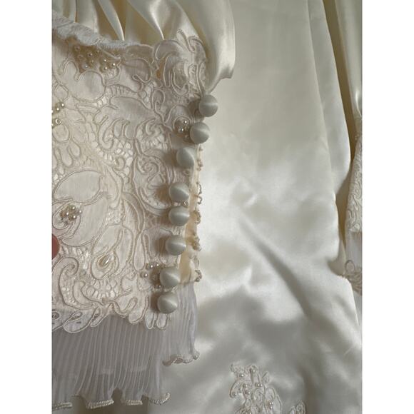Vintage 1960s Ivory Satin Lace Wedding Dress Mock Neck Train Size Small - Picture 13 of 16